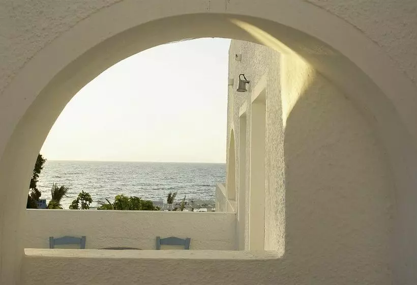 هتل Thalassa Seaside Resort & Suites