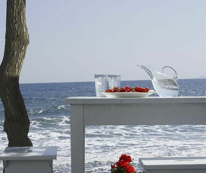 בית מלון כפרי Thalassa Seaside Resort & Suites