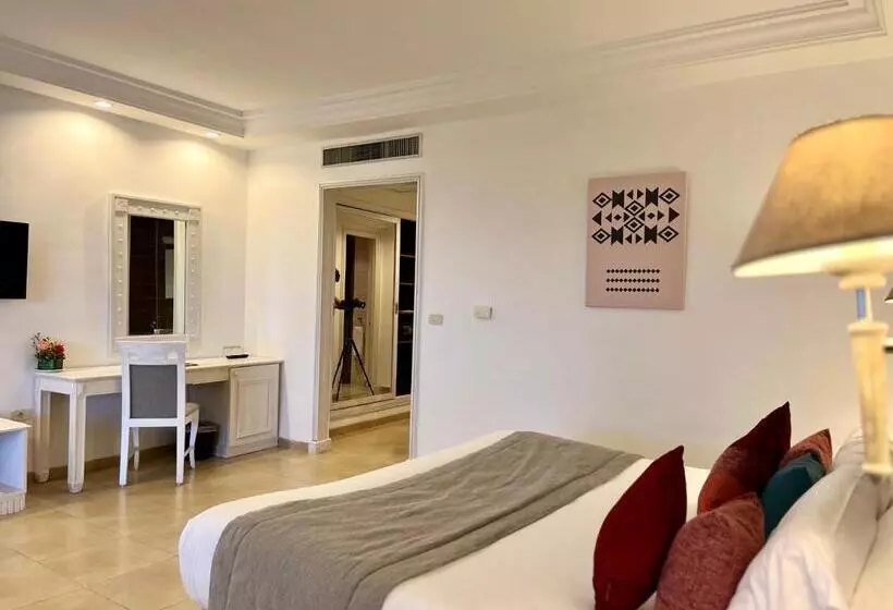 Отель Hôtel Sentido Marillia Resort & Spa