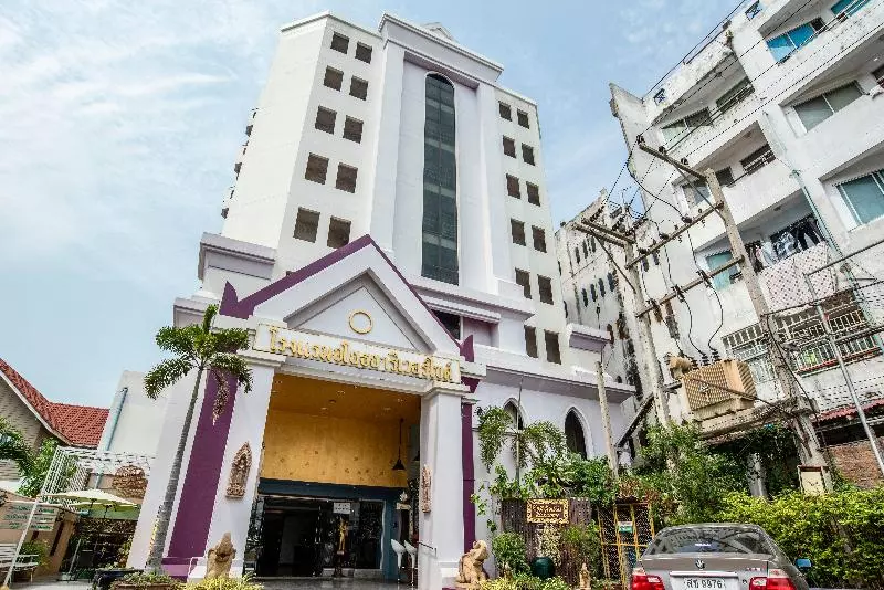 Отель Ayothaya Riverside