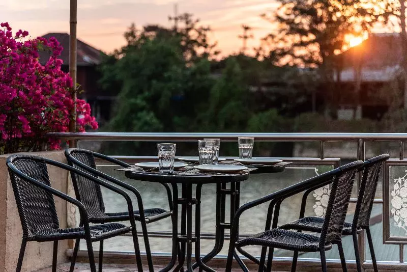 Отель Ayothaya Riverside