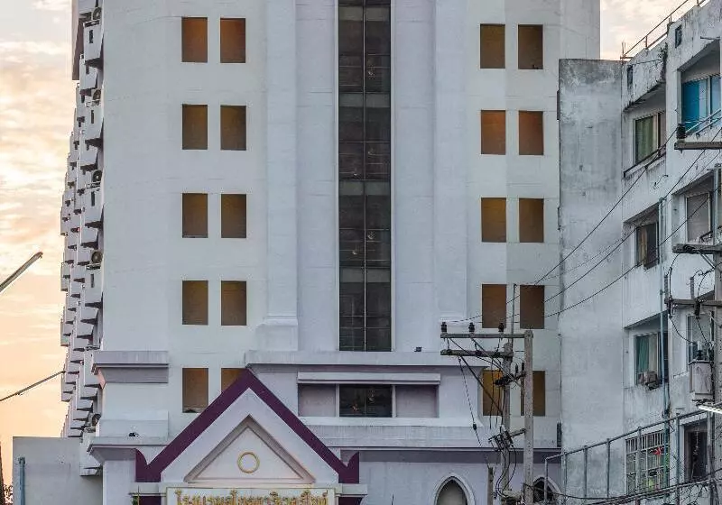 Отель Ayothaya Riverside