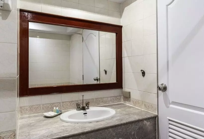 Отель Ayothaya Riverside