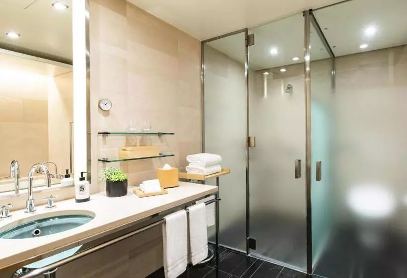 Four Seasons Hotel Tokyo At Marunouchi