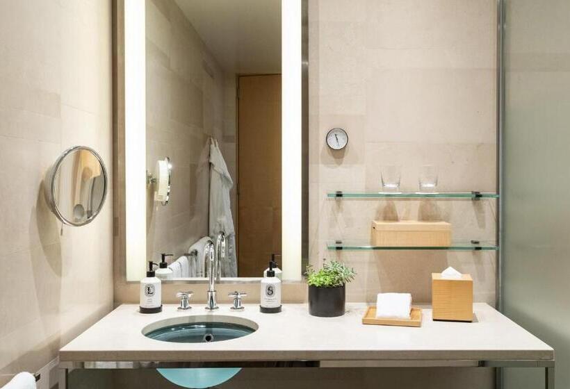 Four Seasons Hotel Tokyo At Marunouchi