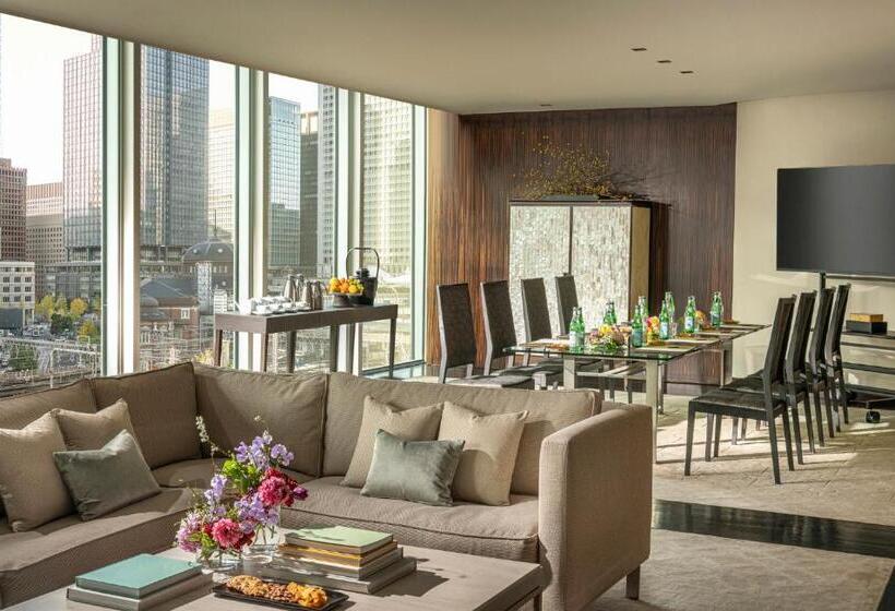 Four Seasons Hotel Tokyo At Marunouchi