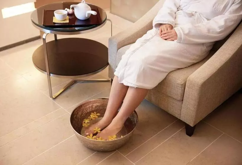 Four Seasons Hotel Tokyo At Marunouchi