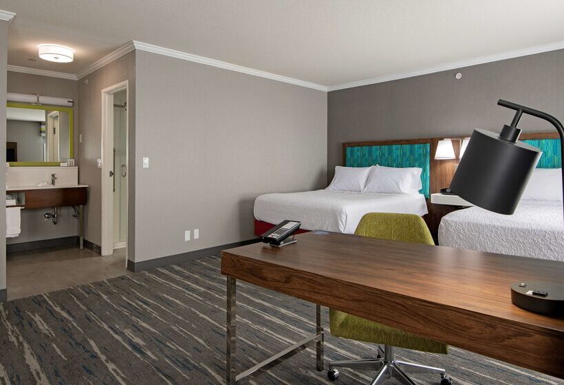 هتل Hampton Inn By Hilton Kamloops