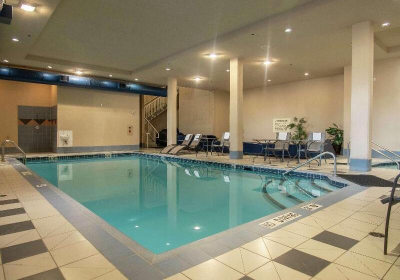 هتل Hampton Inn By Hilton Kamloops