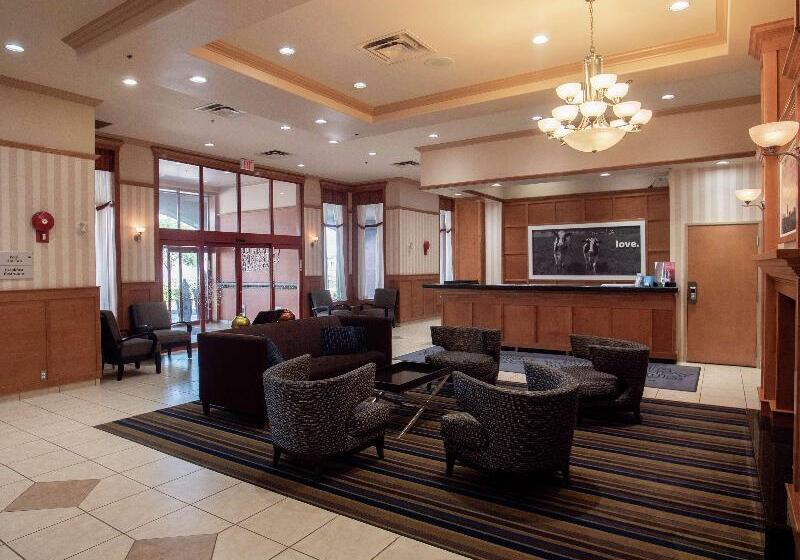 هتل Hampton Inn By Hilton Kamloops