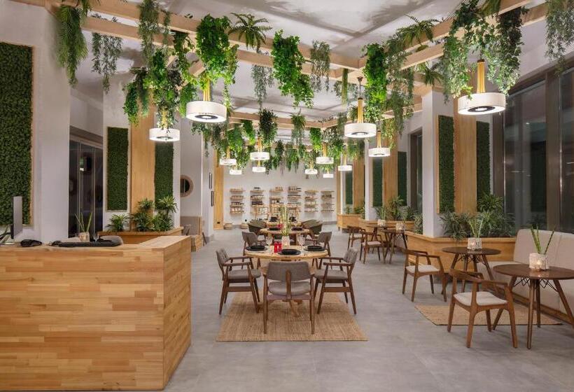 Nirvana Cosmopolitan Hotel Convention & Sports Center