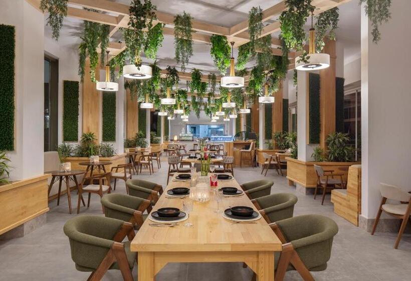 Nirvana Cosmopolitan Hotel Convention & Sports Center