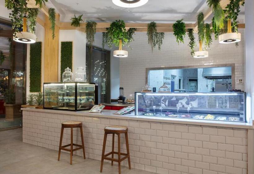 Nirvana Cosmopolitan Hotel Convention & Sports Center