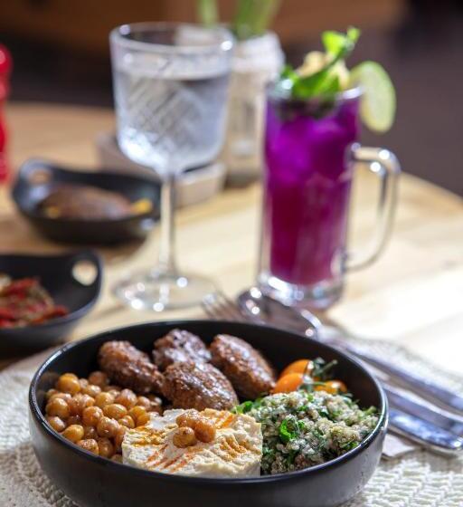 Nirvana Cosmopolitan Hotel Convention & Sports Center