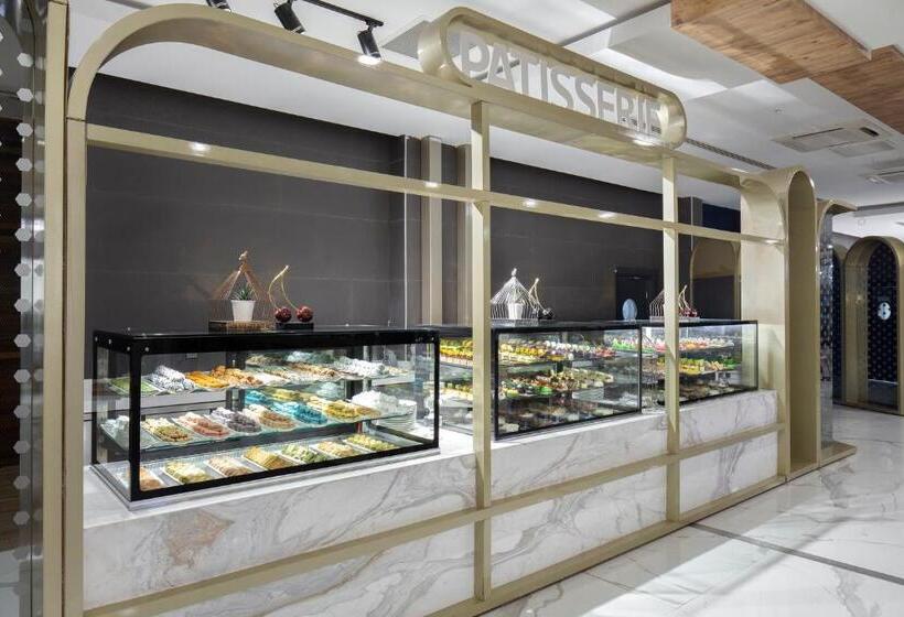 Nirvana Cosmopolitan Hotel Convention & Sports Center