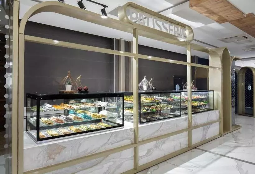 Nirvana Cosmopolitan Hotel Convention & Sports Center