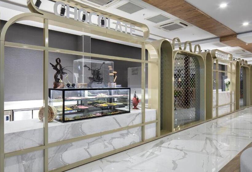 Nirvana Cosmopolitan Hotel Convention & Sports Center