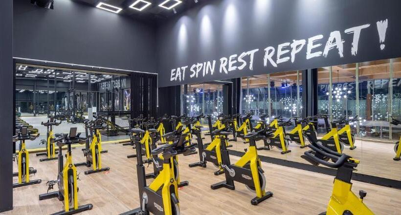 Nirvana Cosmopolitan Hotel Convention & Sports Center