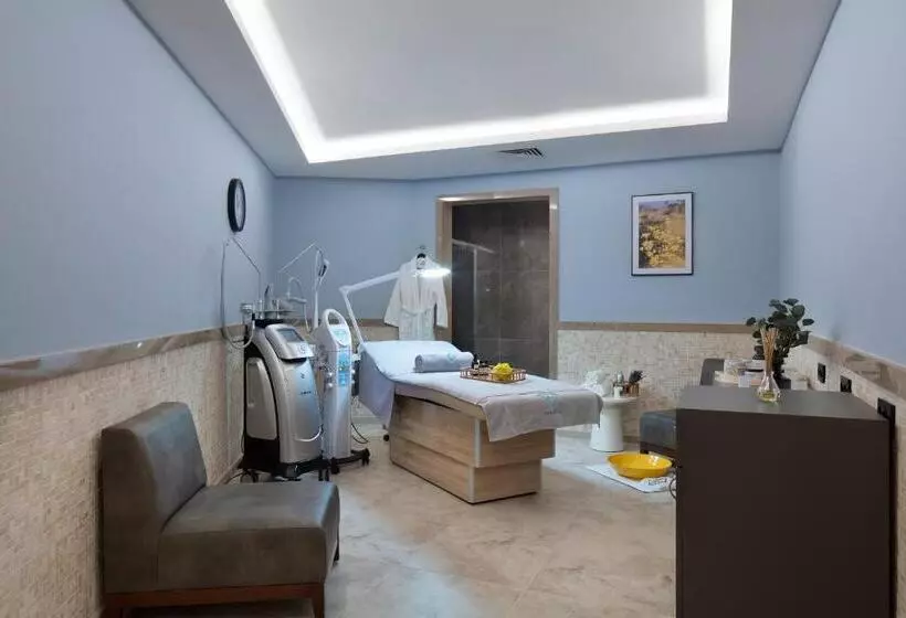 Nirvana Cosmopolitan Hotel Convention & Sports Center