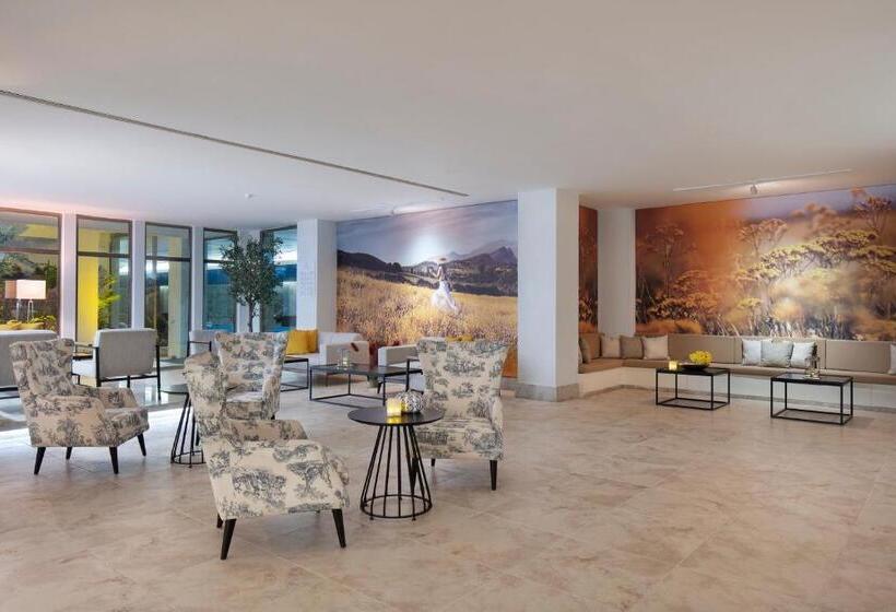 Nirvana Cosmopolitan Hotel Convention & Sports Center