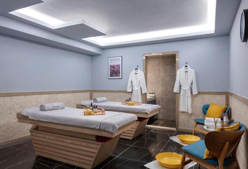 Nirvana Cosmopolitan Hotel Convention & Sports Center