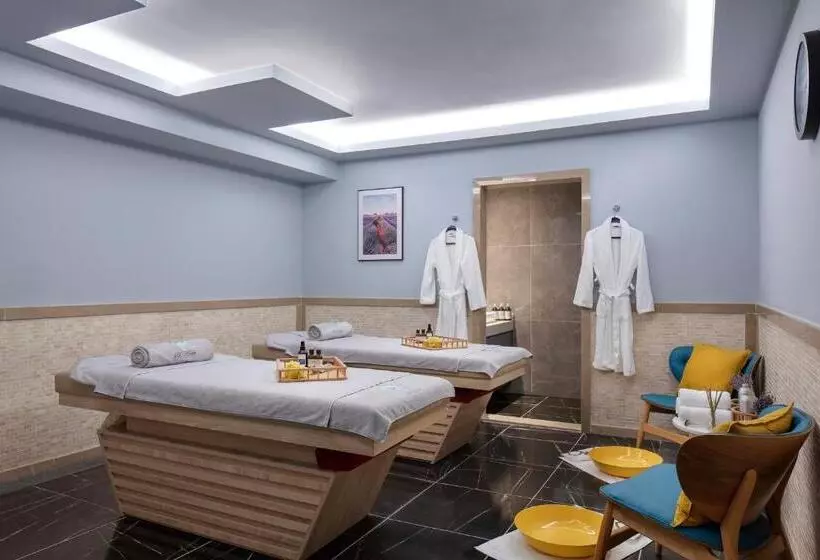 Nirvana Cosmopolitan Hotel Convention & Sports Center