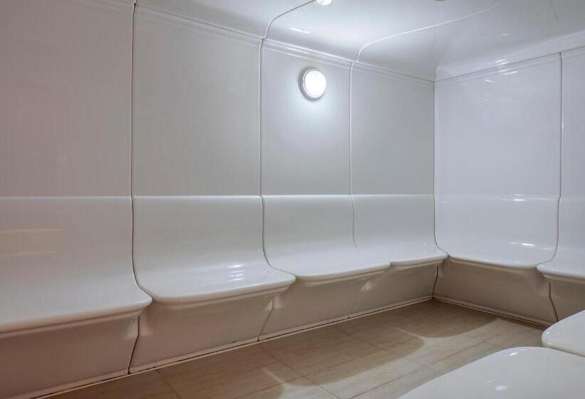 Nirvana Cosmopolitan Hotel Convention & Sports Center