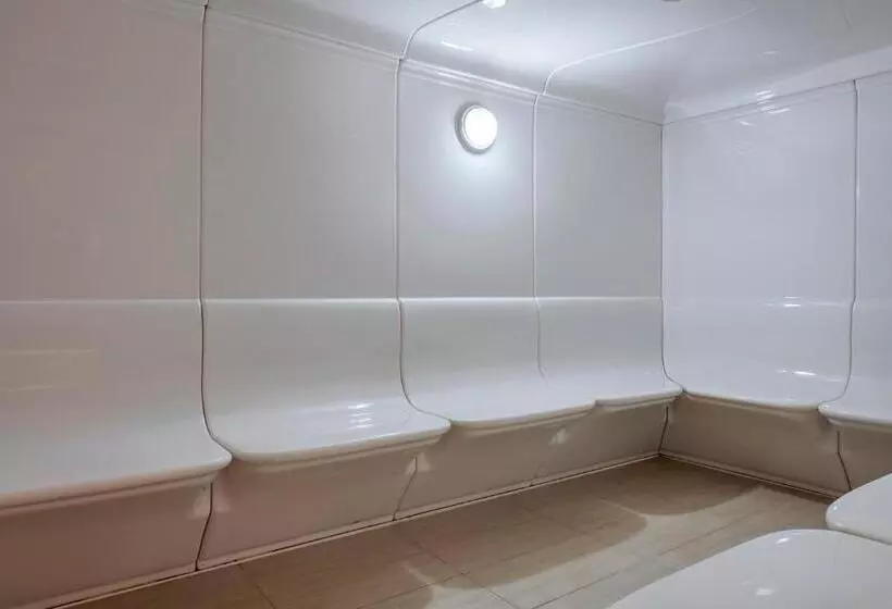 Nirvana Cosmopolitan Hotel Convention & Sports Center