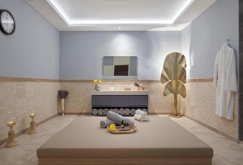 Nirvana Cosmopolitan Hotel Convention & Sports Center