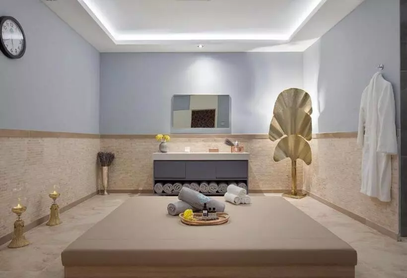 Nirvana Cosmopolitan Hotel Convention & Sports Center