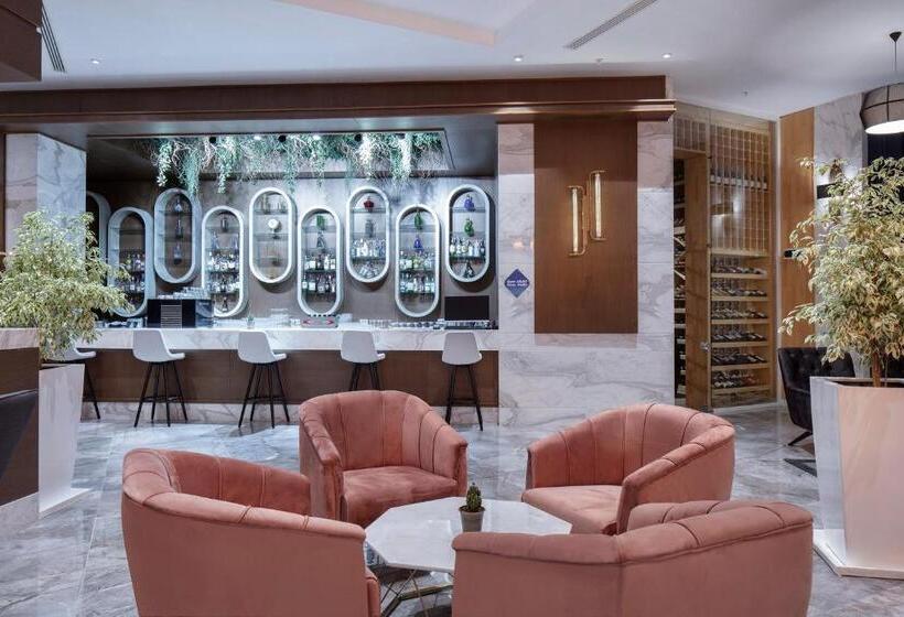 Nirvana Cosmopolitan Hotel Convention & Sports Center