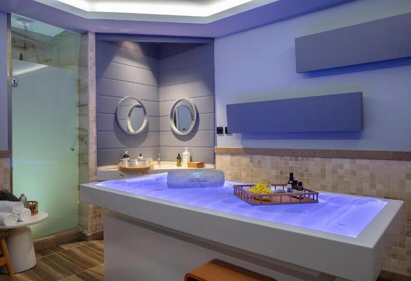 Nirvana Cosmopolitan Hotel Convention & Sports Center