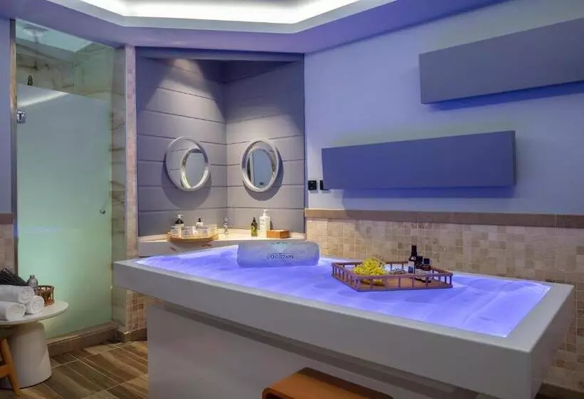 Nirvana Cosmopolitan Hotel Convention & Sports Center