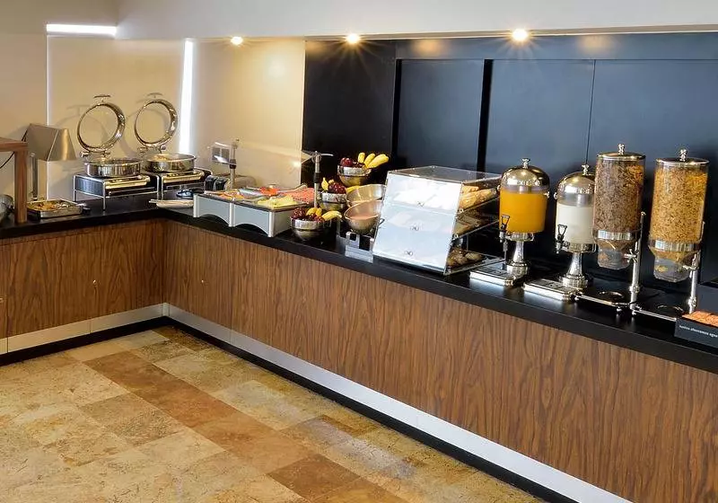 Hotel City Express By Marriott Cancun