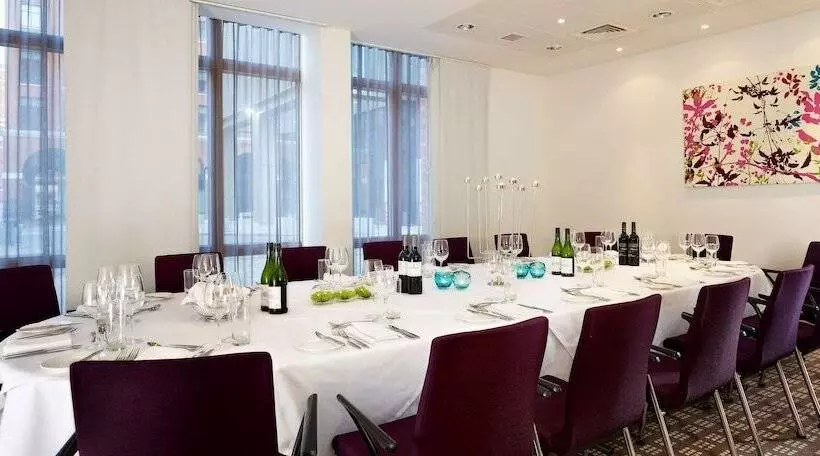 هتل Hilton Garden Inn Birmingham Brindleyplace