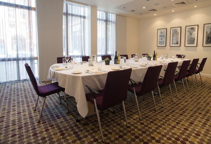 ホテル Hilton Garden Inn Birmingham Brindleyplace