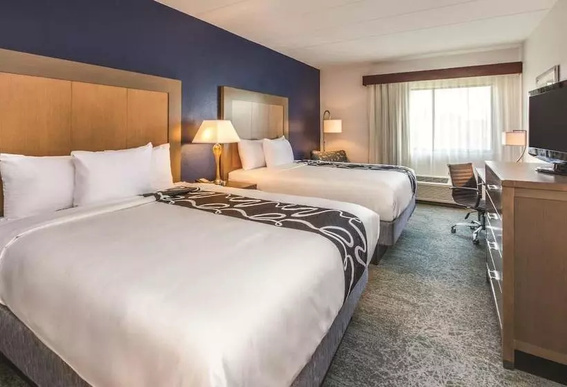 هتل La Quinta By Wyndham Philadelphia Airport