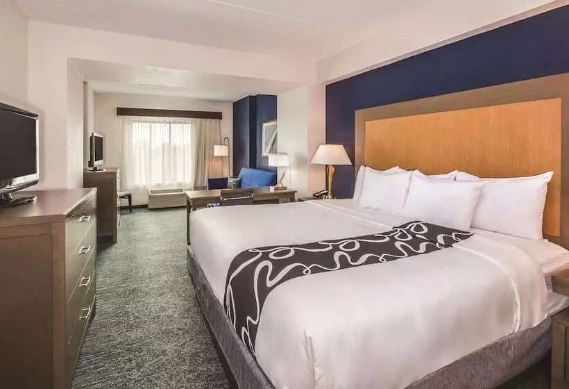 هتل La Quinta By Wyndham Philadelphia Airport