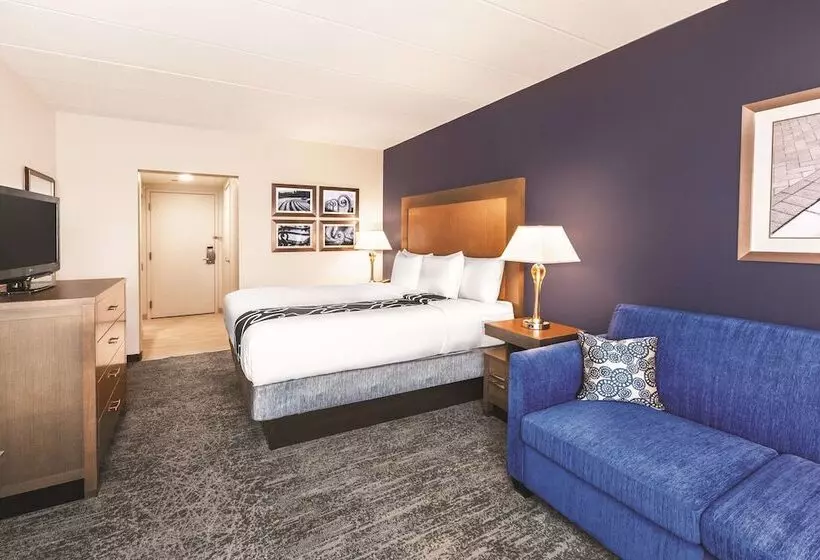 هتل La Quinta By Wyndham Philadelphia Airport