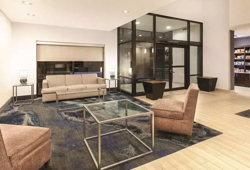 هتل La Quinta By Wyndham Philadelphia Airport