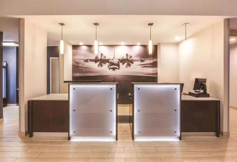 هتل La Quinta By Wyndham Philadelphia Airport