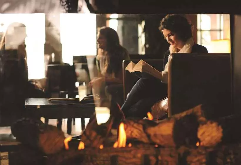 فندق Pan Pacific Whistler Village Centre