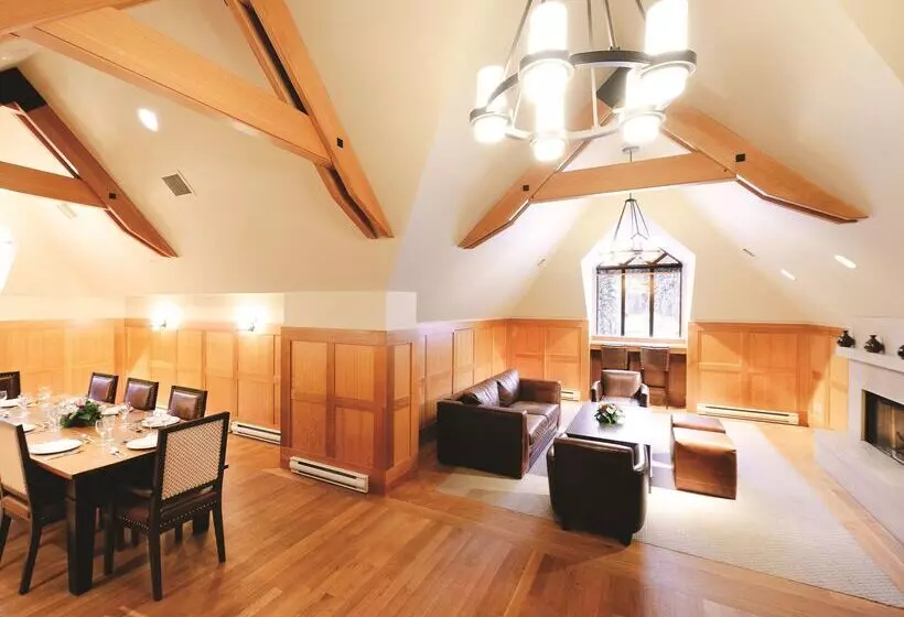 فندق Pan Pacific Whistler Village Centre