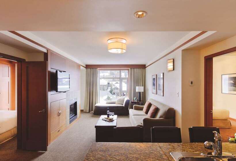 هتل Pan Pacific Whistler Village Centre