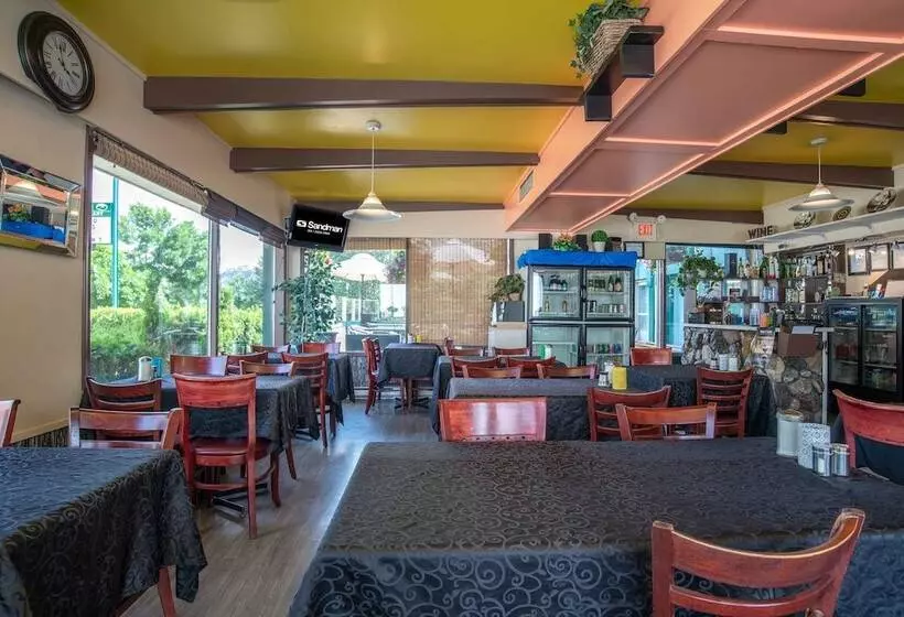 Hotel Sandman Inn Cache Creek