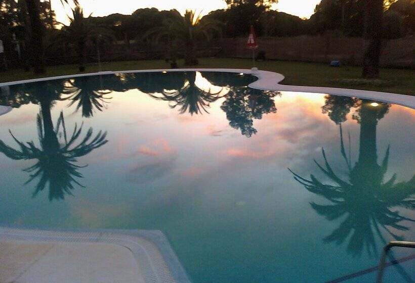 ホテル Complejo Pequeño Rocío   Hostel