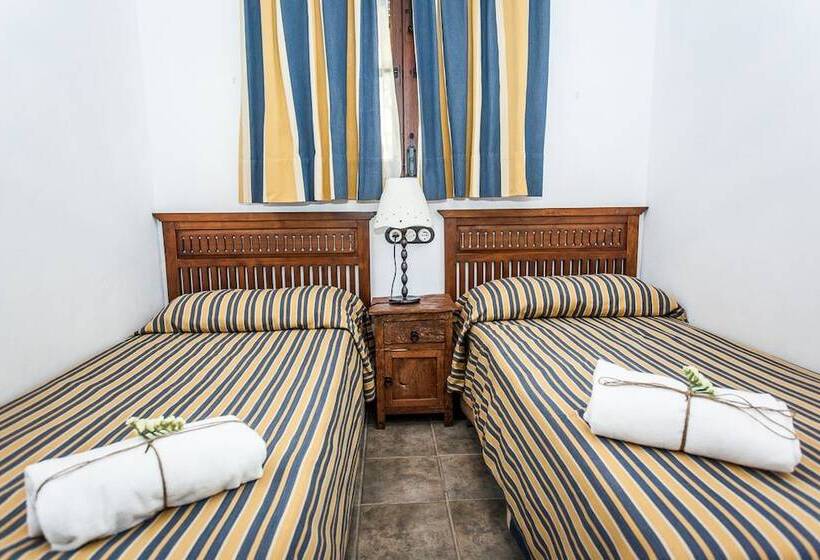 ホテル Complejo Pequeño Rocío   Hostel