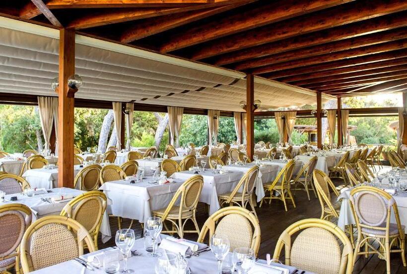 ホテル Roccamare Resort   Ville E Appartamenti