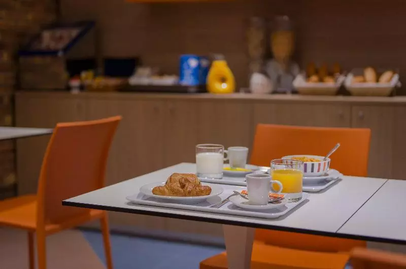 هتل Bel Oranger Gare De Lyon