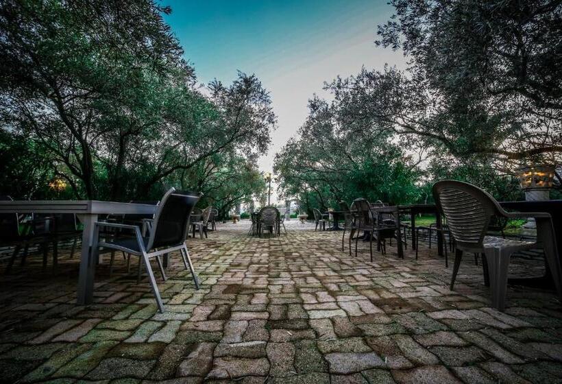 ホテル Castellu Rossu